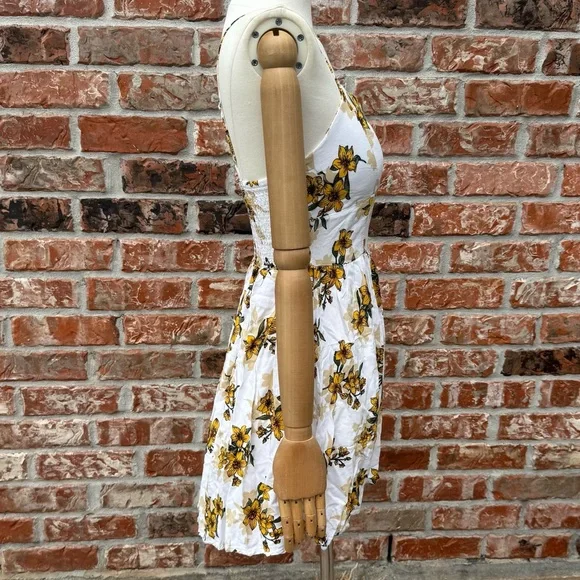 Vintage Y2K Brand White and Yellow Ditsy Floral Dress / S / Excellent condition - Picture 4 of 11